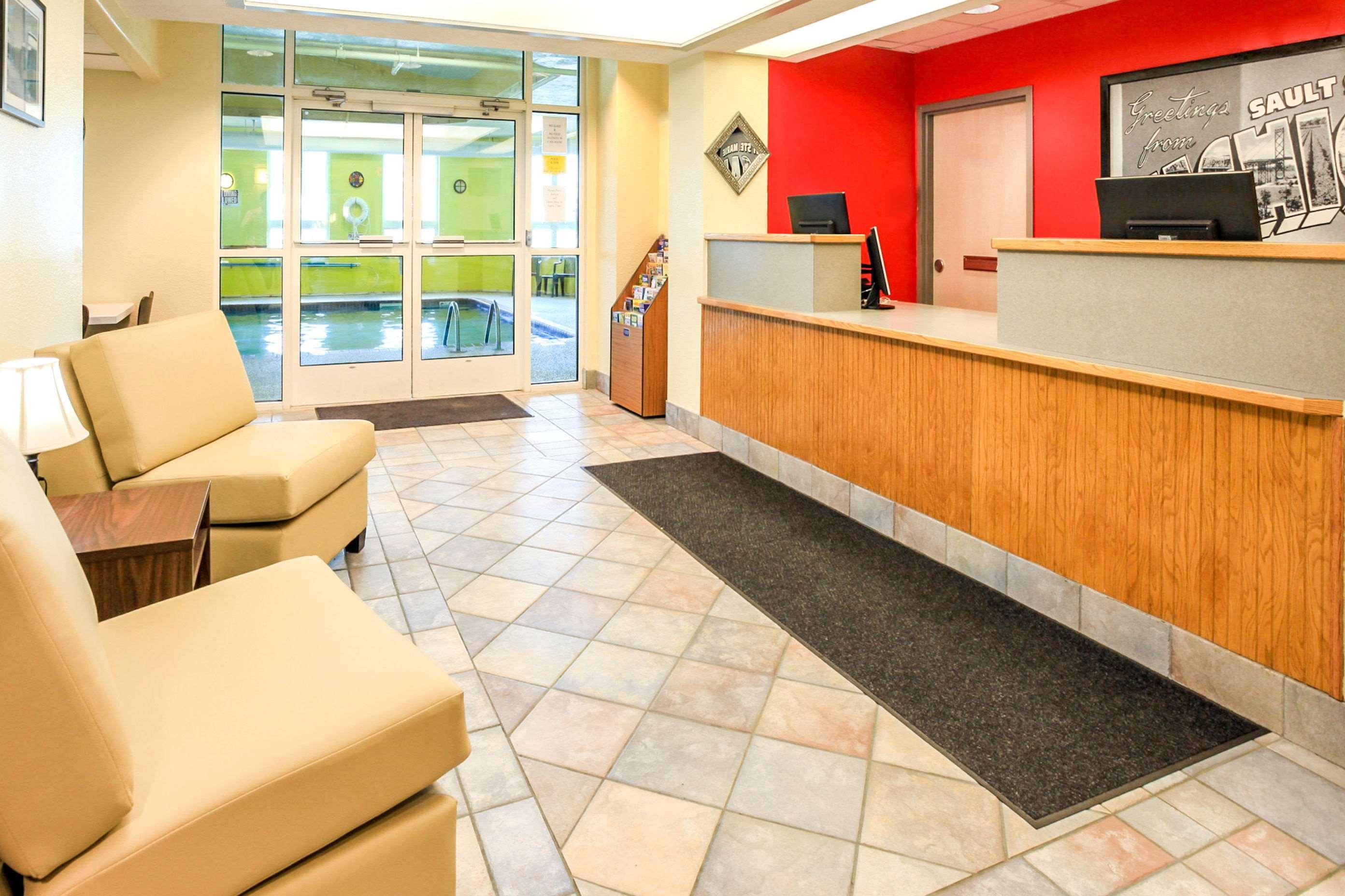 Super 8 By Wyndham Sault Ste. Marie Hotell Exteriör bild