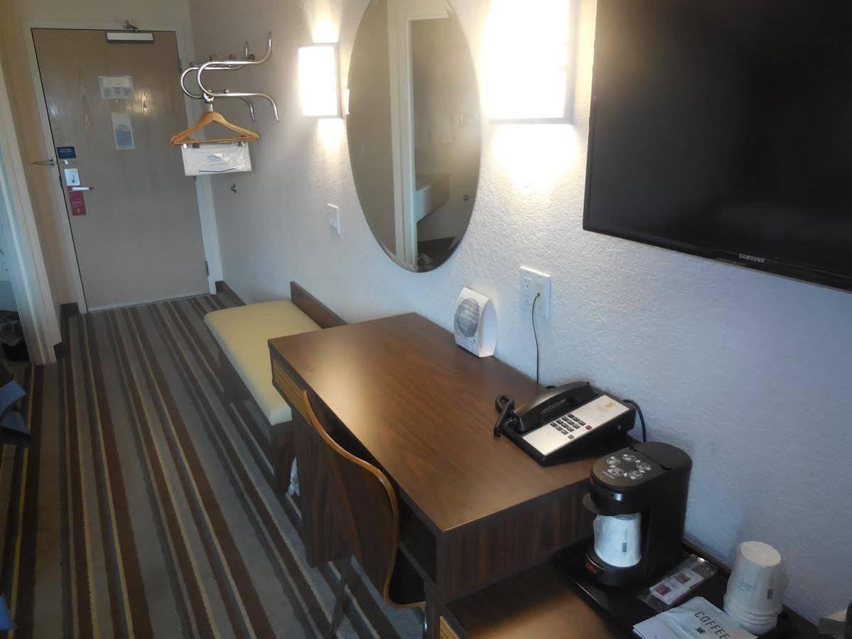 Super 8 By Wyndham Sault Ste. Marie Hotell Exteriör bild